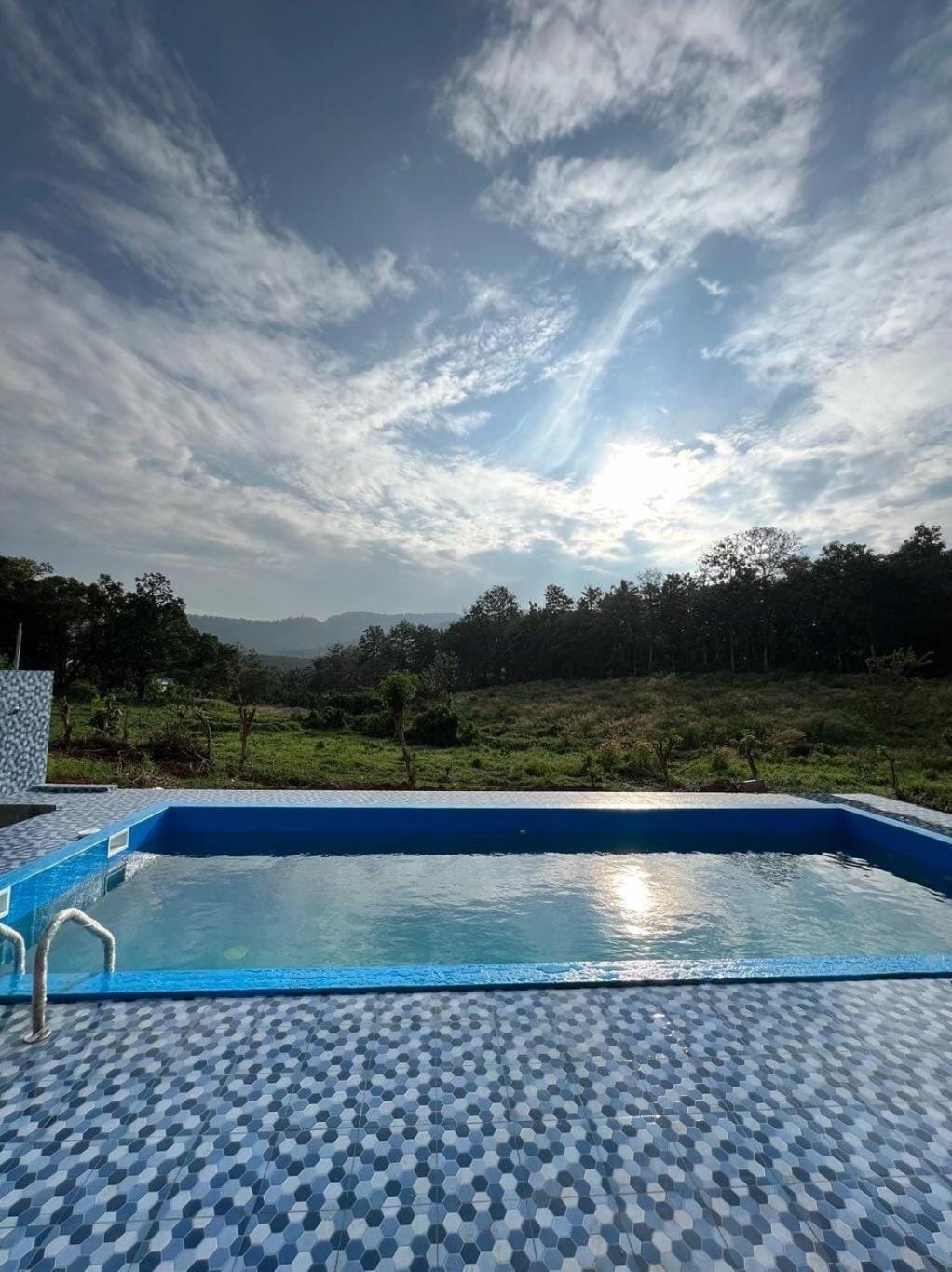 Hotel Wildglamps Athirappilly Exterior foto